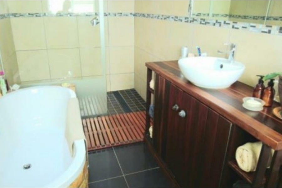 5 Bedroom Property for Sale in Winterstrand Eastern Cape